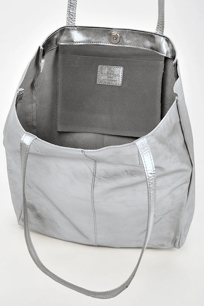 VENUS METALLIC HOBO - SILVER