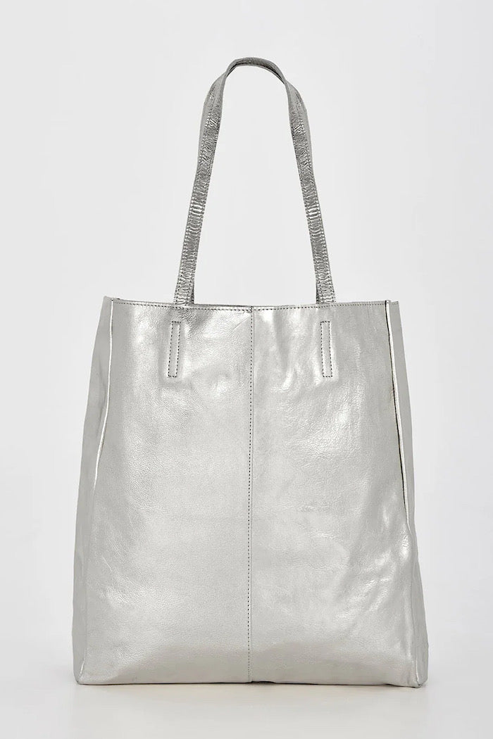 VENUS METALLIC HOBO - SILVER