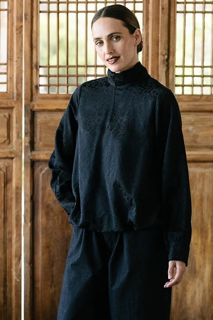 M.A. DAINTY JAMIE LONGSLEEVED TOP - BLACK