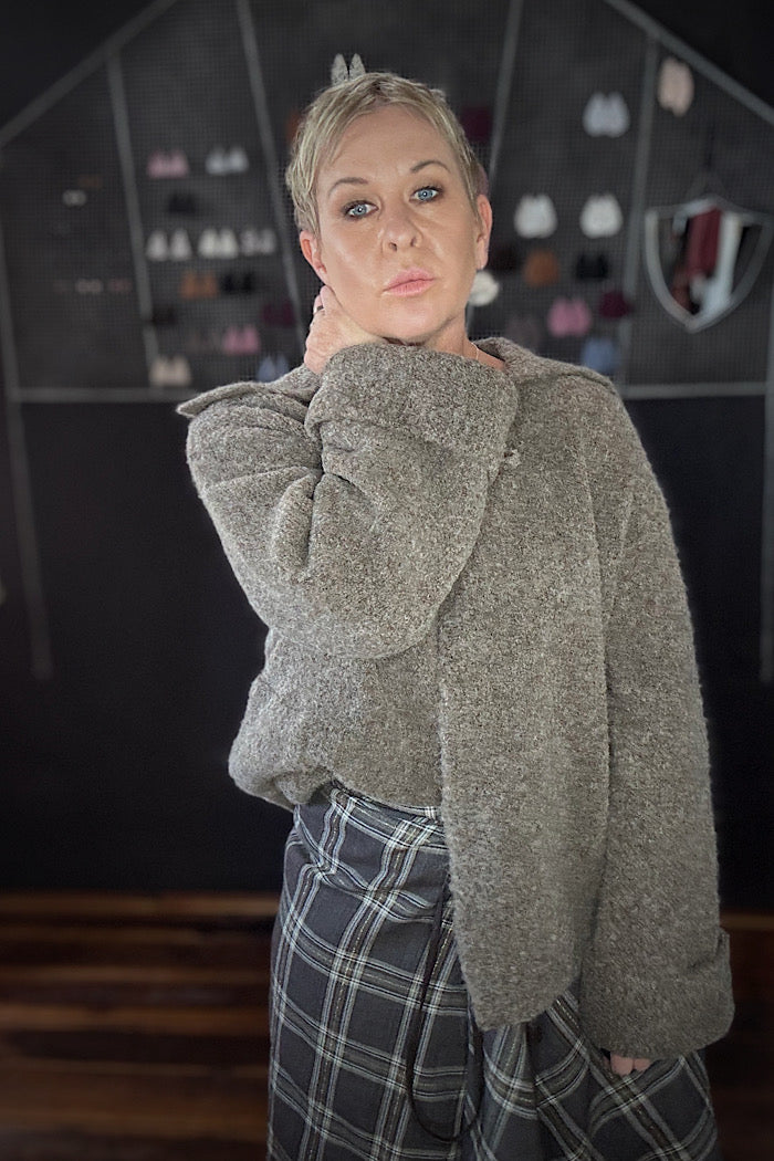 M.A. DAINTY SHETLAN CARDIGAN - BARK