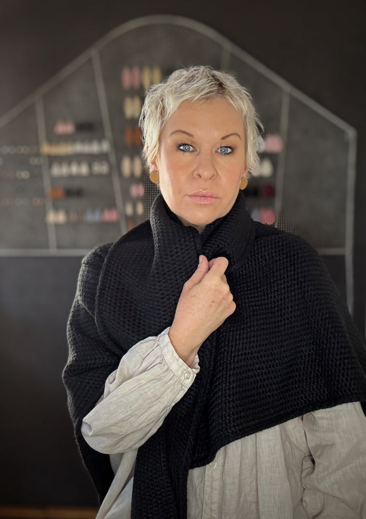 ASYMMETRIC WRAP KNIT - BLACK