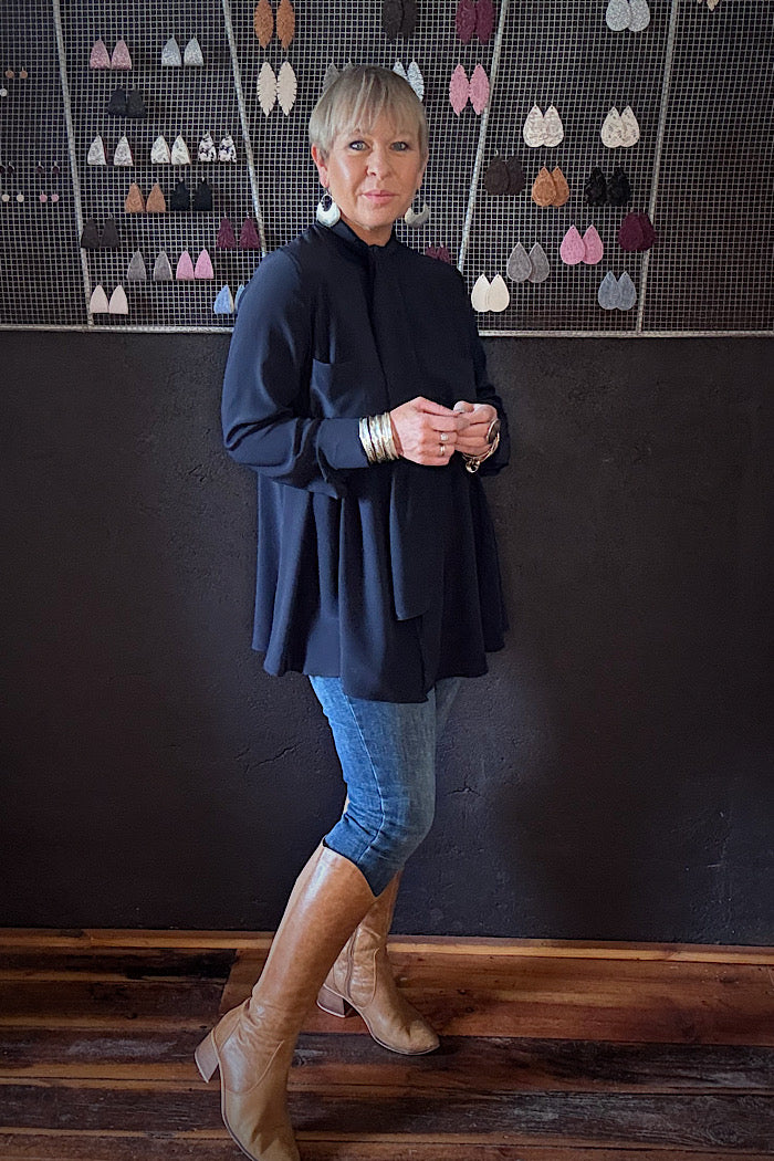 M.A. DAINTY - RAFFLES SILK BLOUSE - DARK NAVY