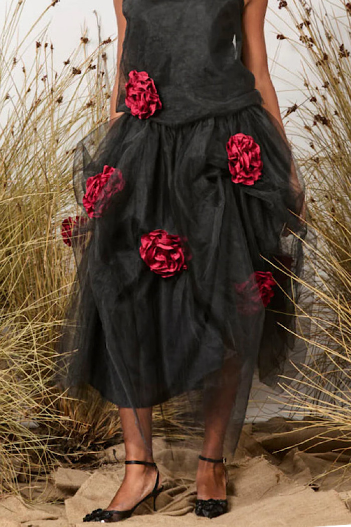 ETERNAL LOVE SKIRT - BLACK/RED ROSES