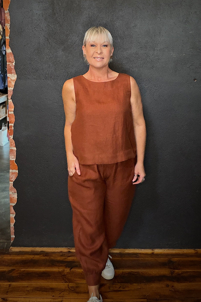 EVA’S SUNDAY ELLIS SHELL TOP - BRICK