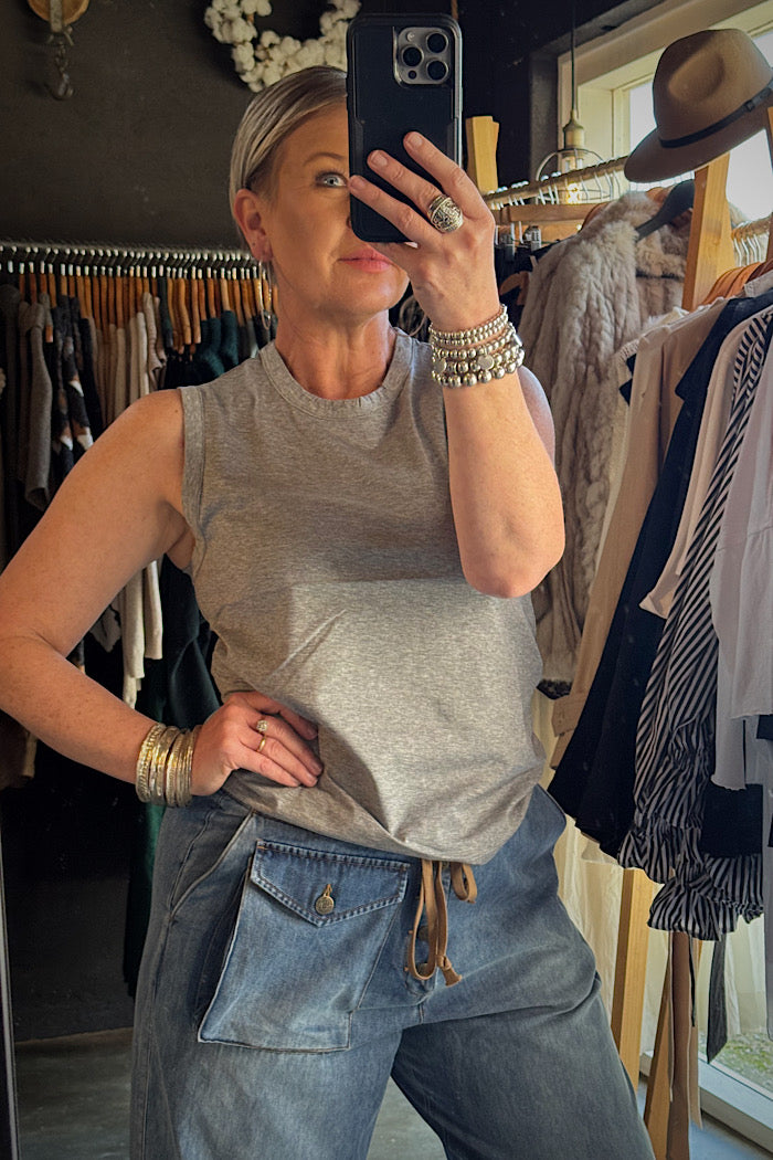 VIOLET SLEEVELESS TOP - GREY MARLE