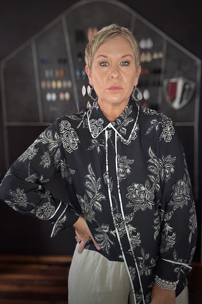 THREAD TALES SHIRT - BLACK FOLKLORE