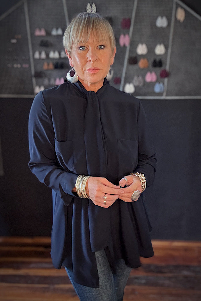 M.A. DAINTY - RAFFLES SILK BLOUSE - DARK NAVY