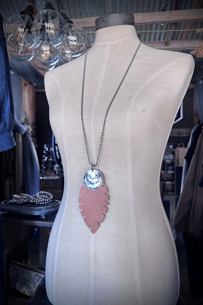 MICKELLOO FEATHER & CHARMS NECKLACE  - SELF BELIEF