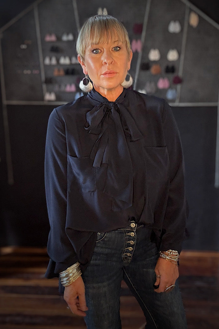 M.A. DAINTY - RAFFLES SILK BLOUSE - DARK NAVY