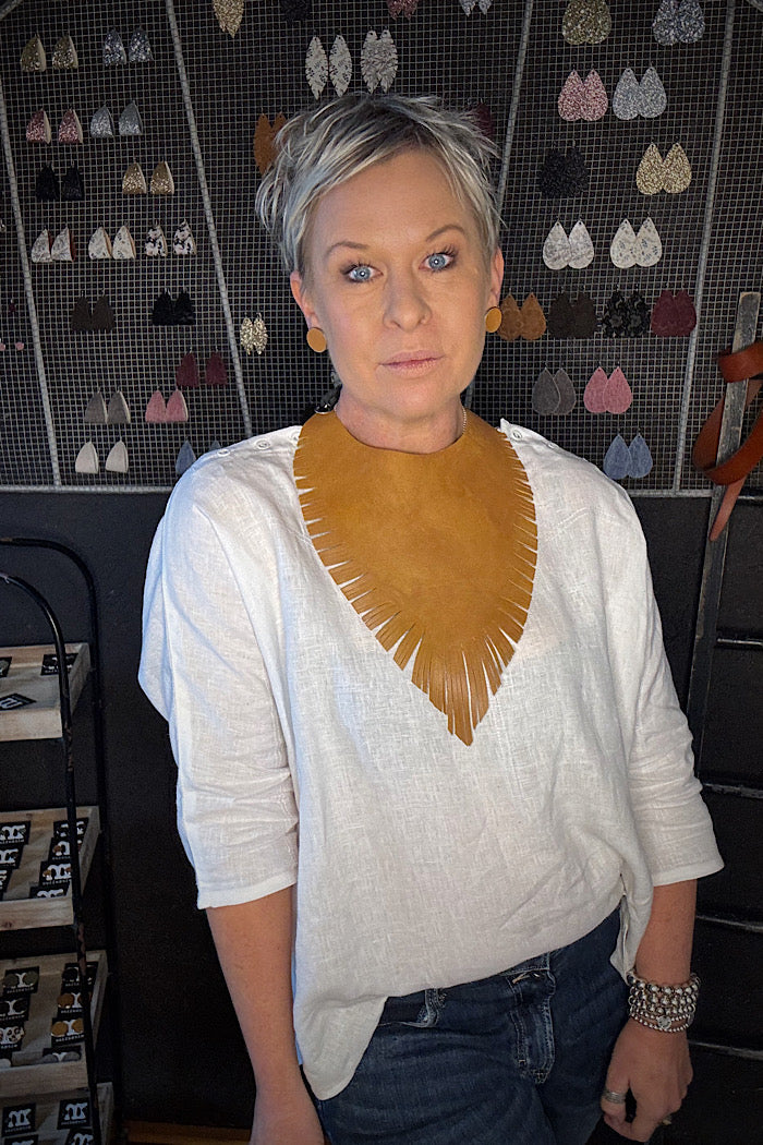 MICKELLOO “RUFFLED FEATHERS” NECKLACE - MAPLE HIDE