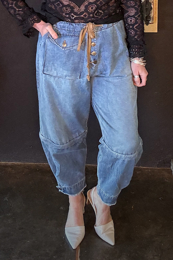 M.A. DAINTY TRUCKER JEANS - VINTAGE WASH