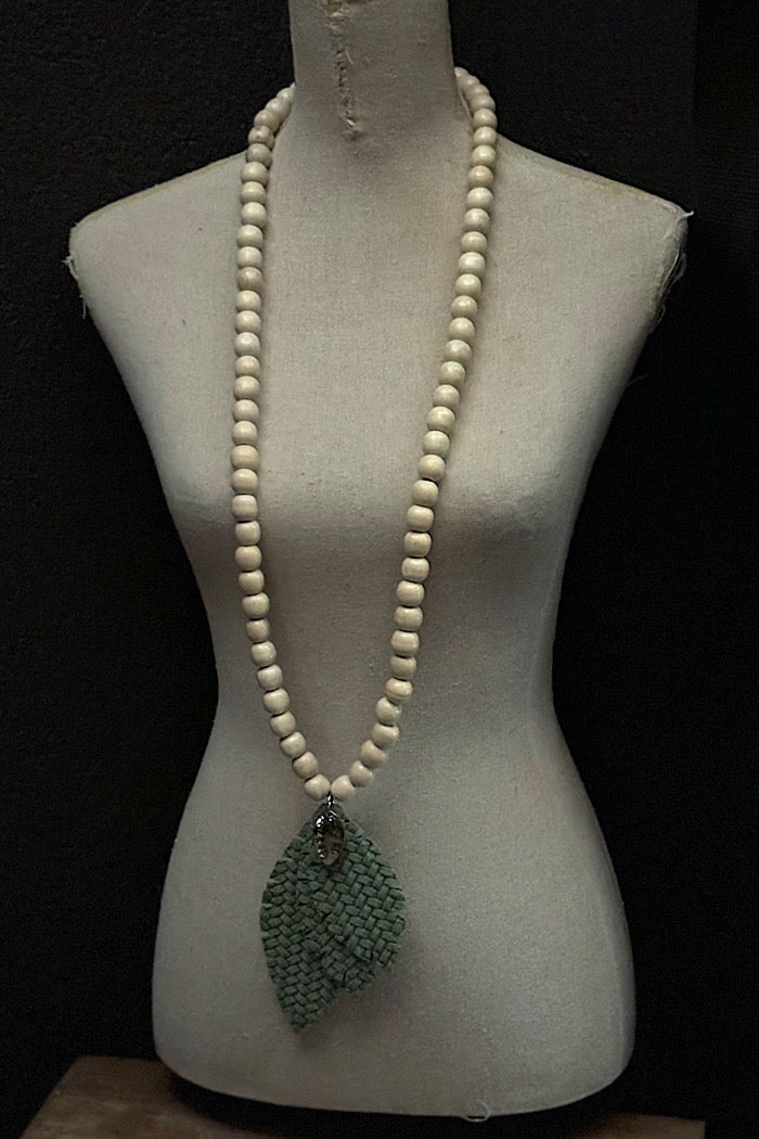 MICKELLOO TRIPLE FEATHER BEADED NECKLACE - SAGE HERRINGBONE