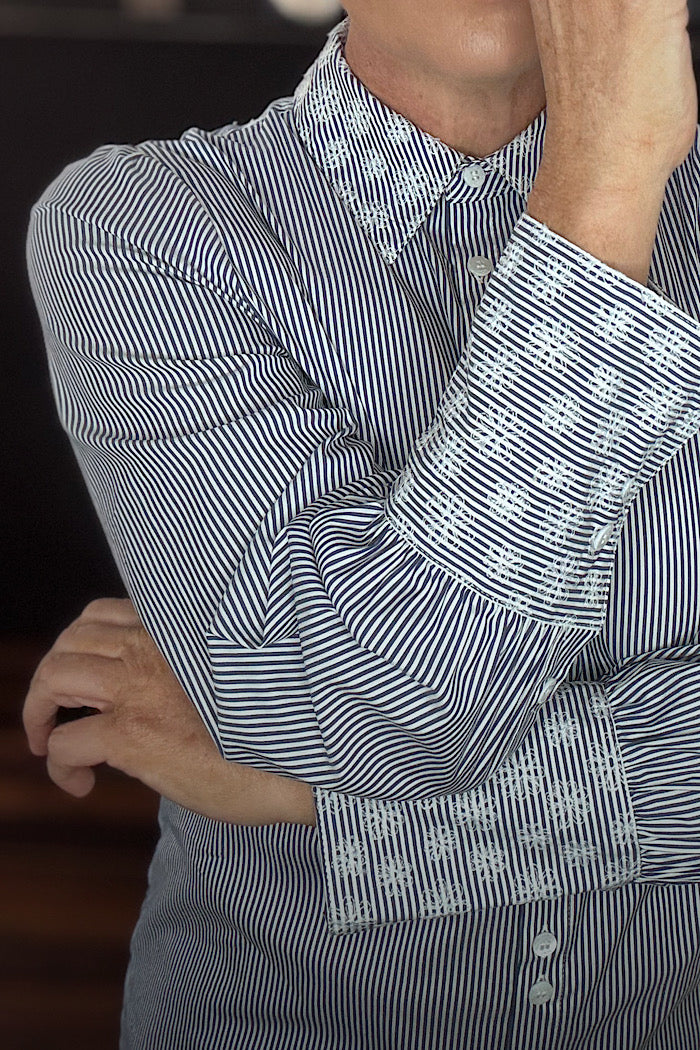 DAISY CHAIN SHIRT - FINE STRIPE NAVY