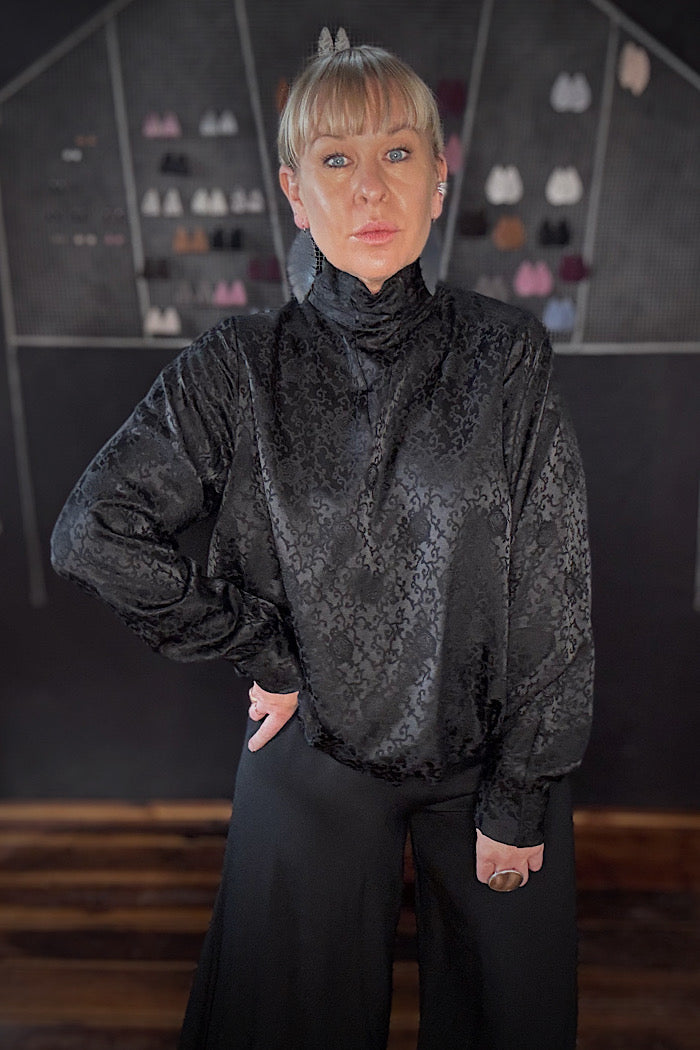 M.A. DAINTY JAMIE LONGSLEEVED TOP - BLACK