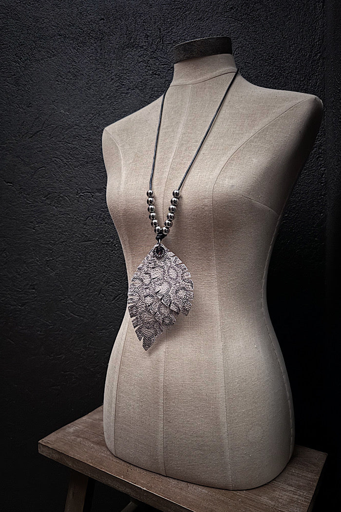 MICKELLOO TAKING FLIGHT NECKLACE - SNAKE