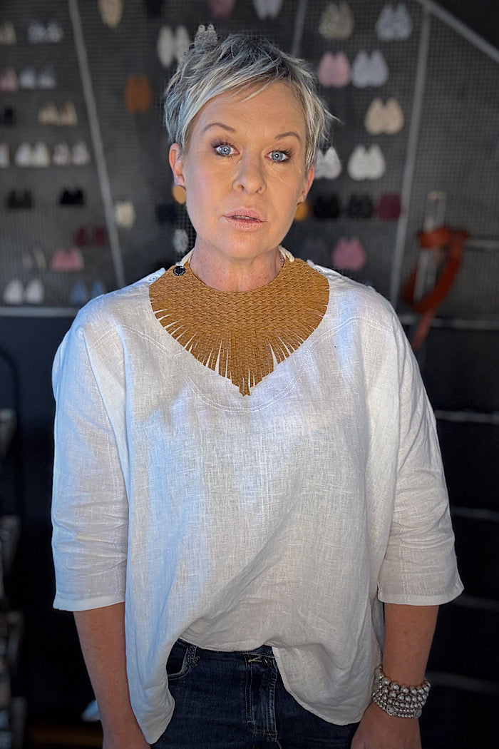 MICKELLOO “WAGTAIL” NECKLACE - TEXTURED TAN