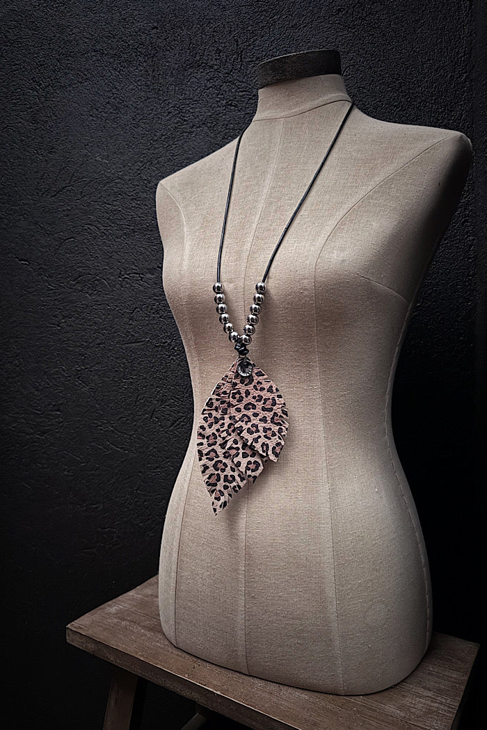 MICKELLOO TAKING FLIGHT NECKLACE - ANIMAL