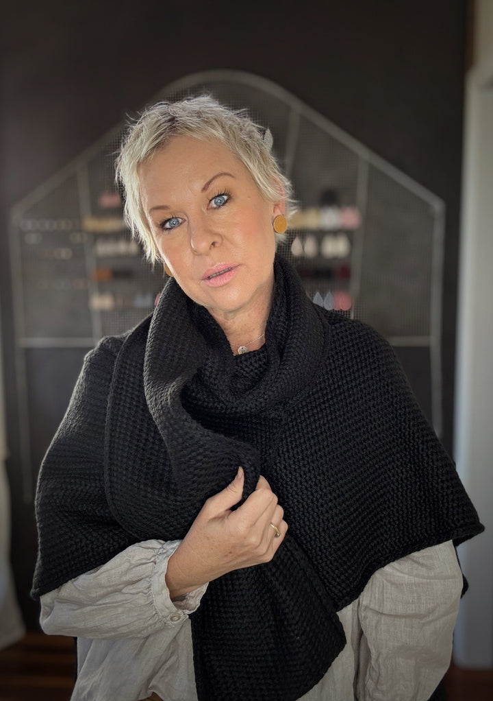 ASYMMETRIC WRAP KNIT - BLACK