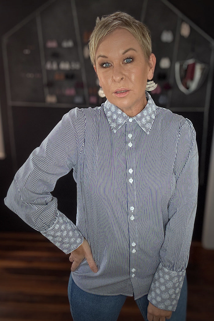 DAISY CHAIN SHIRT - FINE STRIPE NAVY