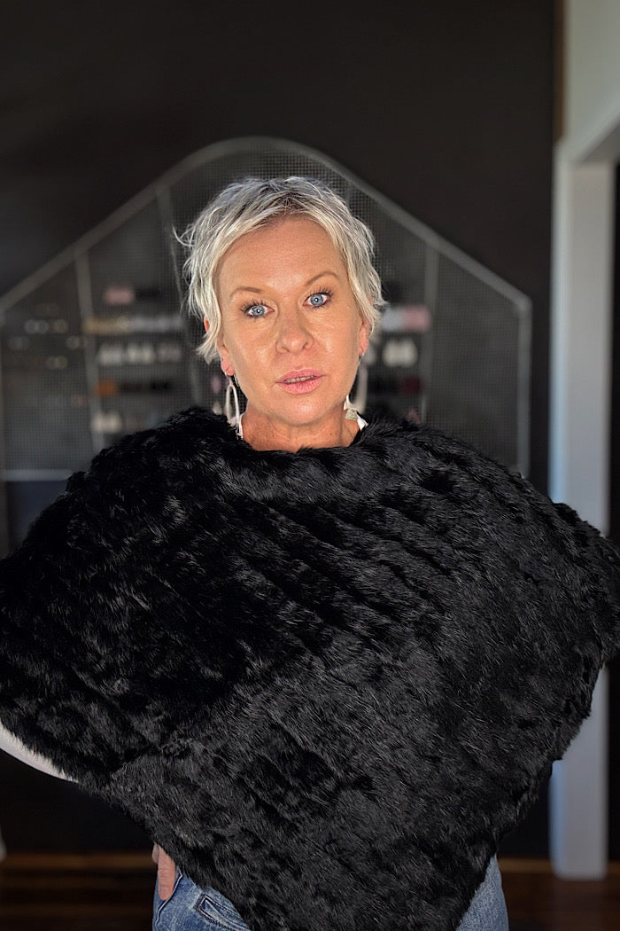 PIPER FUR PONCHO - BLACK