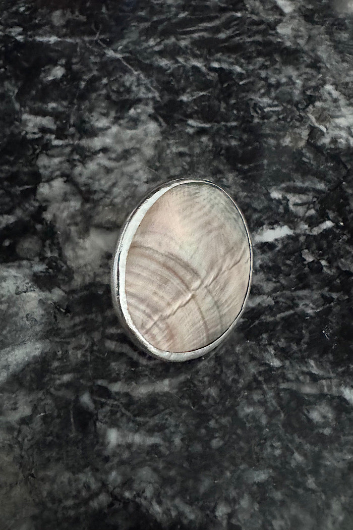 ROUND LARGE SILVER PEARL SHELL RING