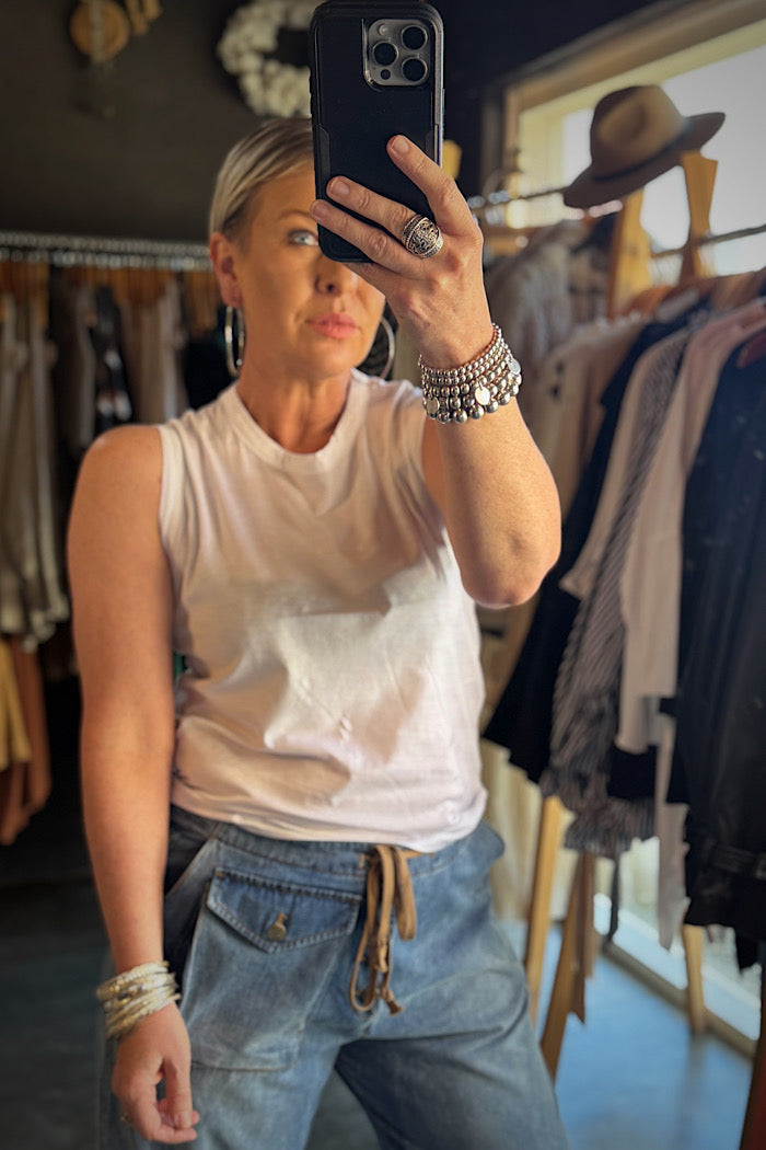 VIOLET SLEEVELESS TOP - WHITE