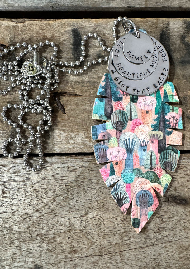 MICKELLOO FEATHER & CHARMS NECKLACE  - ENCHANTED FORREST