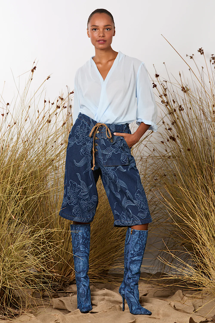 M.A. DAINTY TOGGLE TOP - BLUE SKY