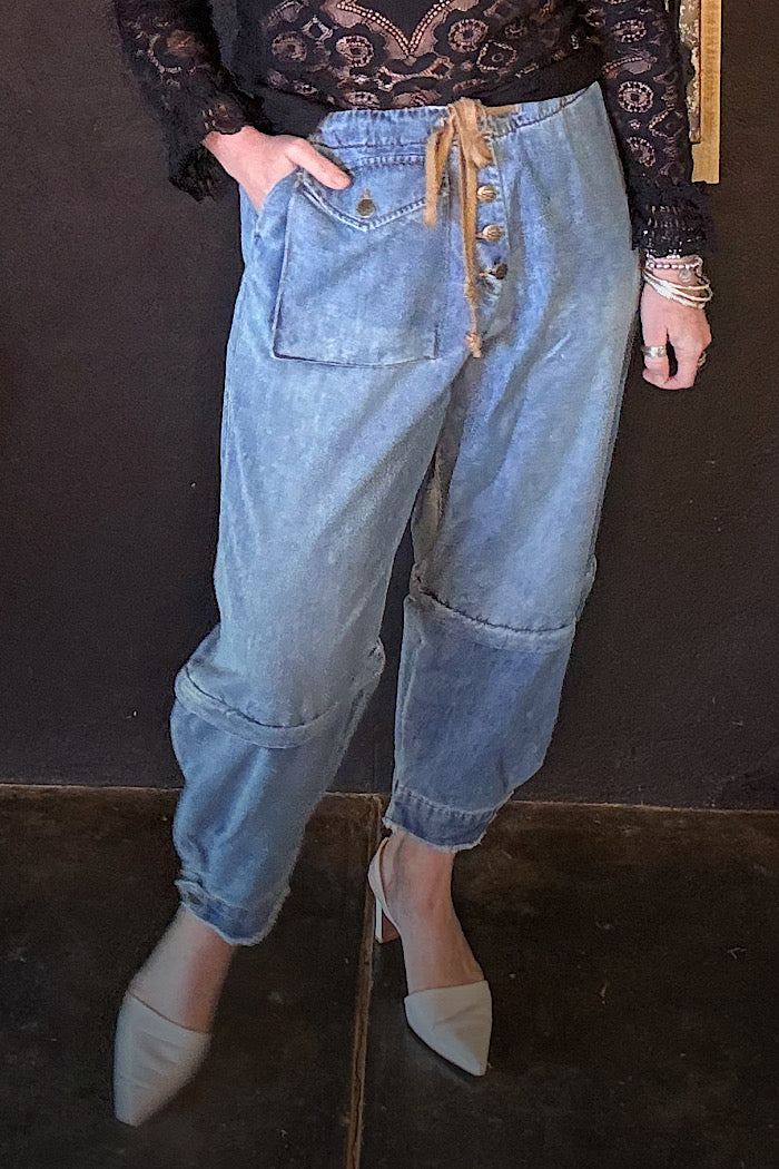 M.A. DAINTY TRUCKER JEANS - VINTAGE WASH