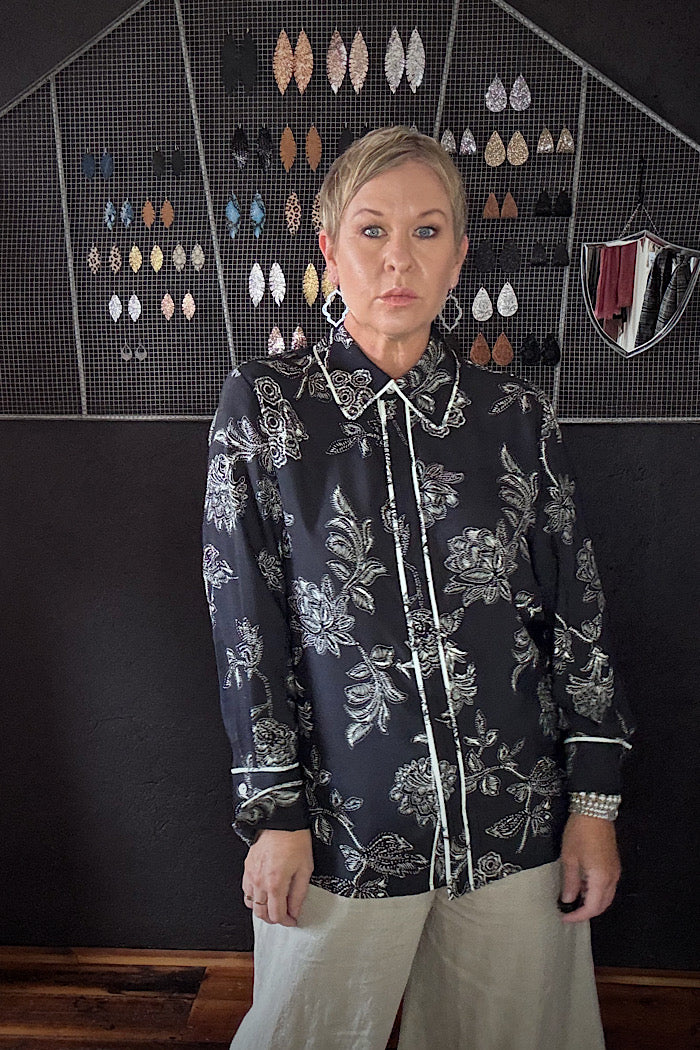 THREAD TALES SHIRT - BLACK FOLKLORE