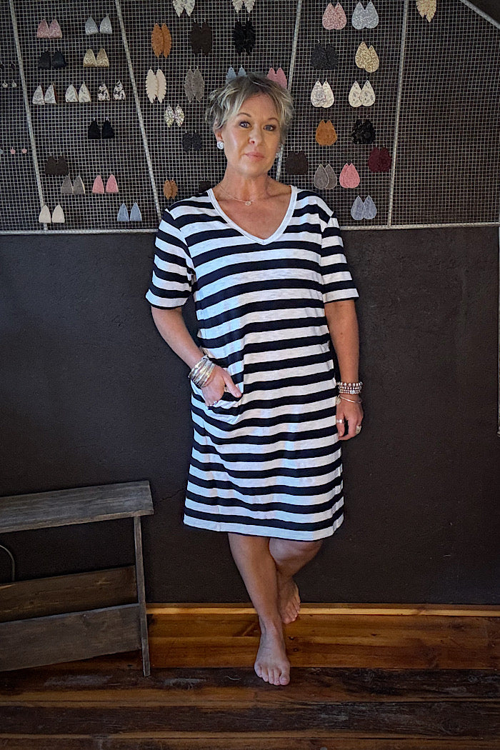 V’S SO FINE BOLD STRIP T-SHIRT DRESS - NAVY/WHITE