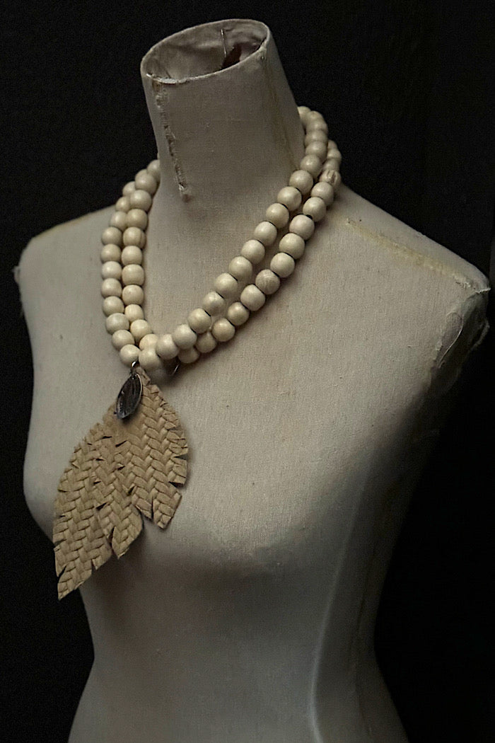 MICKELLOO TRIPLE FEATHER BEADED NECKLACE - BEIGE HERRINGBONE