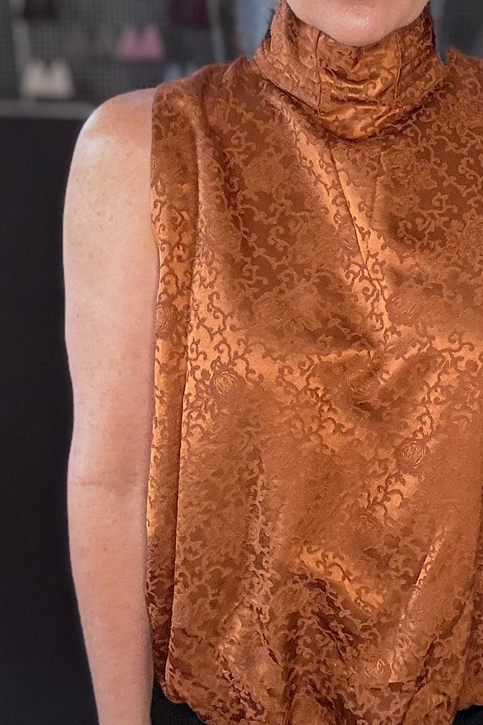 M.A. DAINTY JAMIE SLEEVELESS TOP - RUST