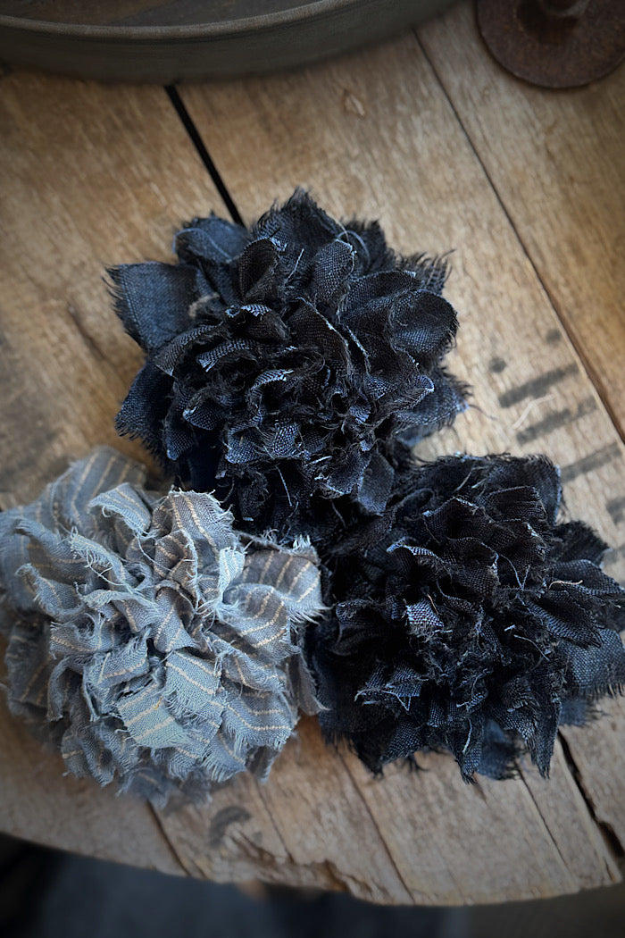 EVA'S SUNDAY FABRIC FLOWER BROOCH - NAVY