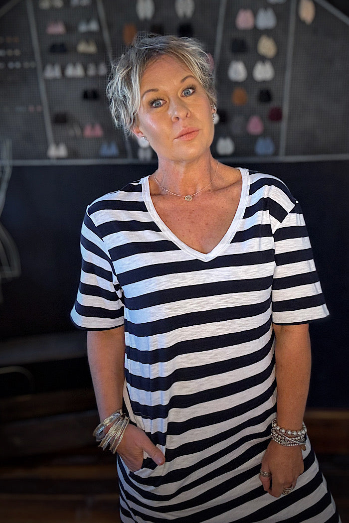 V’S SO FINE BOLD STRIP T-SHIRT DRESS - NAVY/WHITE