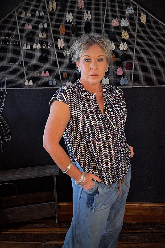 M.A. DAINTY CELEBRATIONS SHIRT/BLOUSE - BLUE/BROWN RETRO