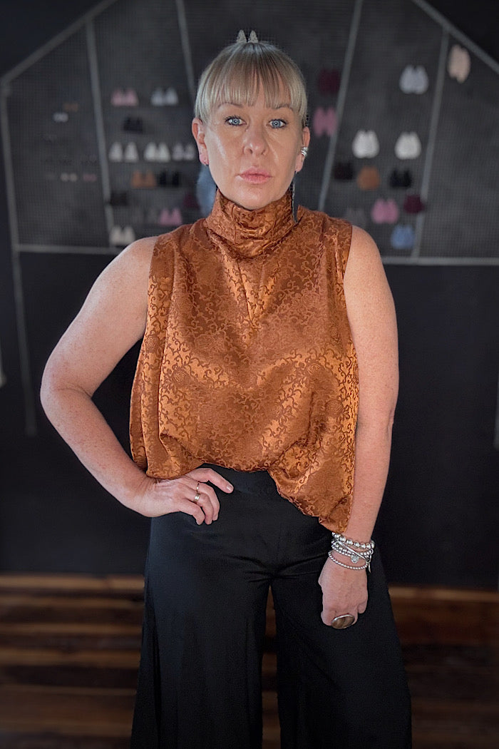 M.A. DAINTY JAMIE SLEEVELESS TOP - RUST