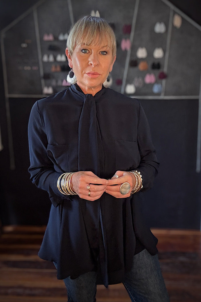 M.A. DAINTY - RAFFLES SILK BLOUSE - DARK NAVY