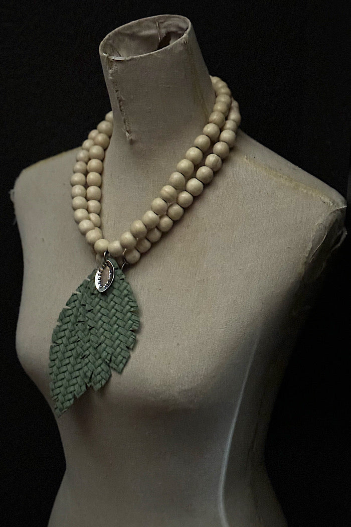 MICKELLOO TRIPLE FEATHER BEADED NECKLACE - SAGE HERRINGBONE