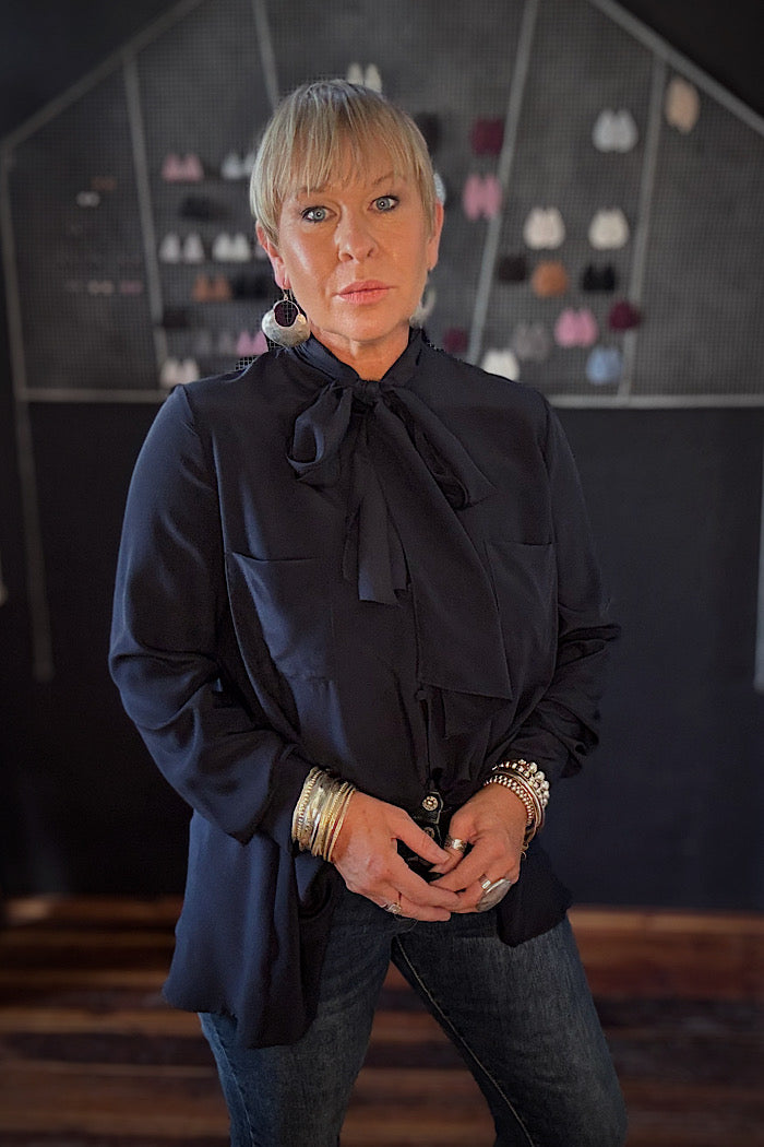 M.A. DAINTY - RAFFLES SILK BLOUSE - DARK NAVY