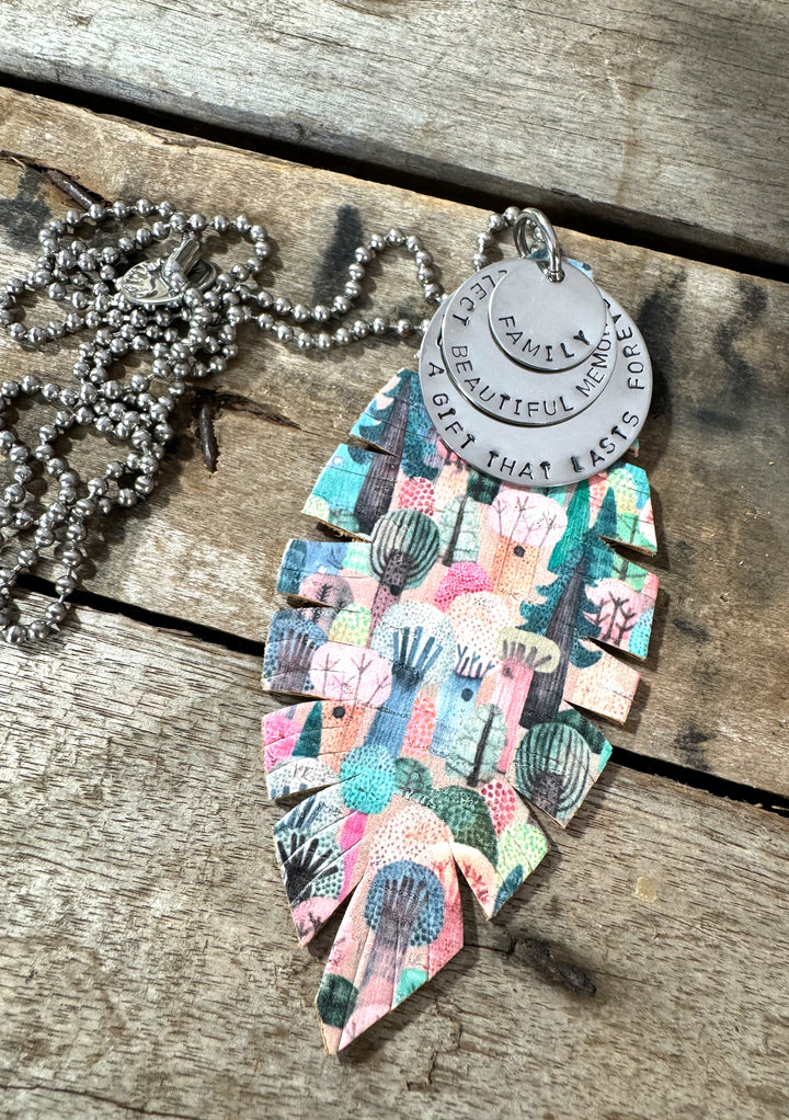 MICKELLOO FEATHER & CHARMS NECKLACE  - ENCHANTED FORREST