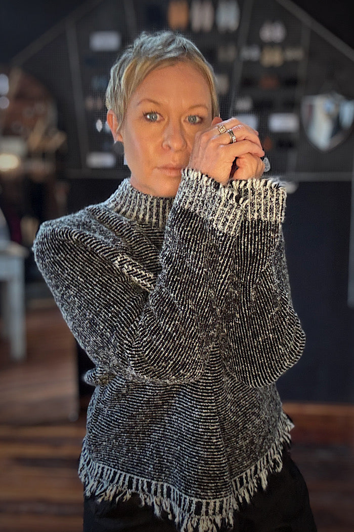 TUSSLE ME SWEATER - MONO