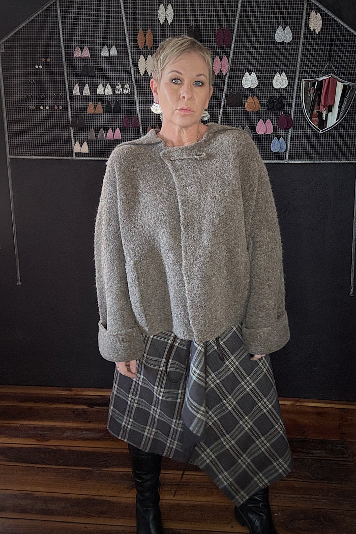M.A. DAINTY SHETLAN CARDIGAN - BARK