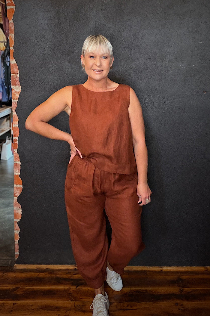 EVA’S SUNDAY ELLIS SHELL TOP - BRICK