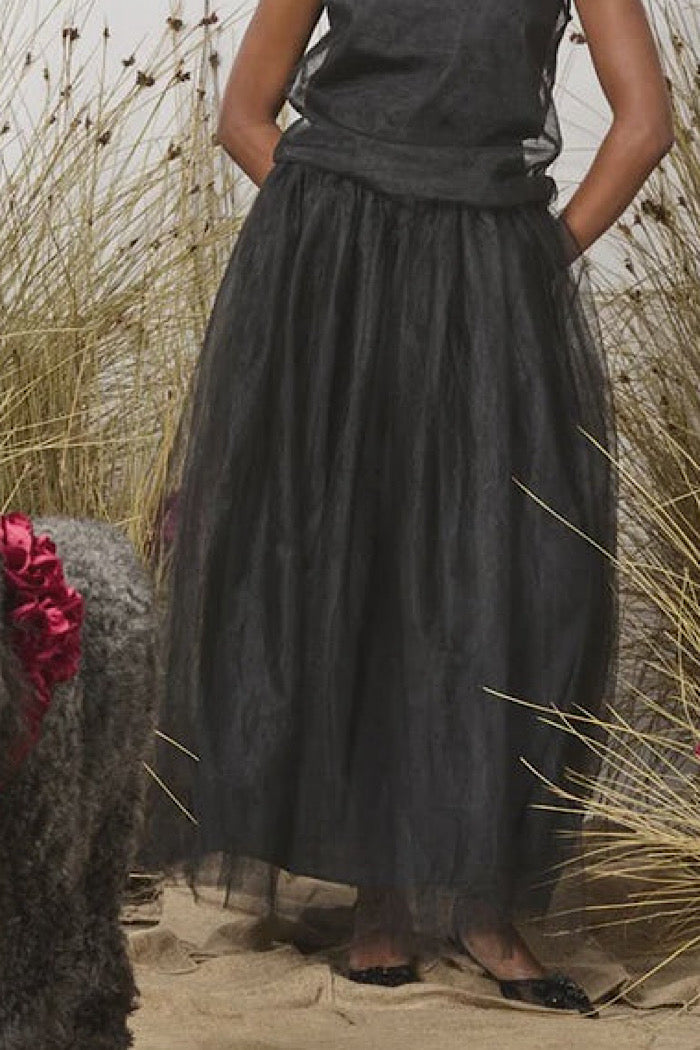 ETERNAL LOVE SKIRT - BLACK/RED ROSES