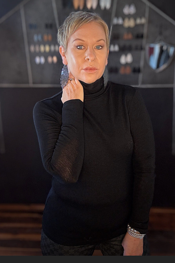 FINE MERINO POLO NECK - BLACK