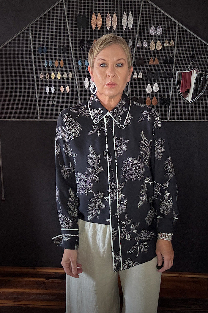 THREAD TALES SHIRT - BLACK FOLKLORE