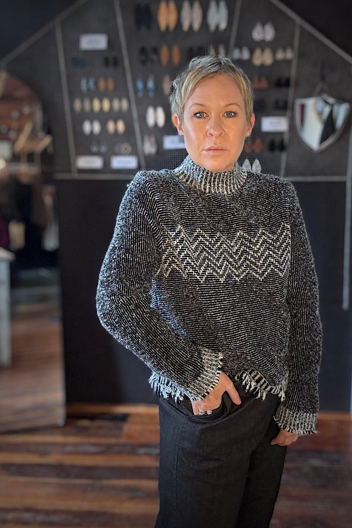 TUSSLE ME SWEATER - MONO
