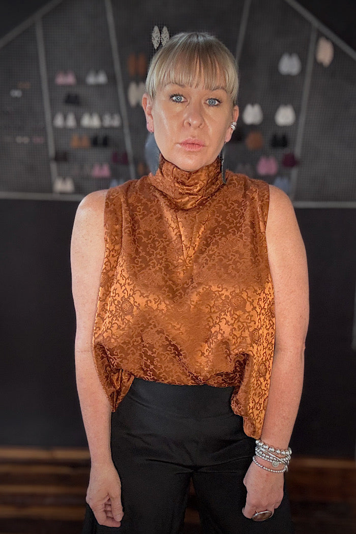 M.A. DAINTY JAMIE SLEEVELESS TOP - RUST