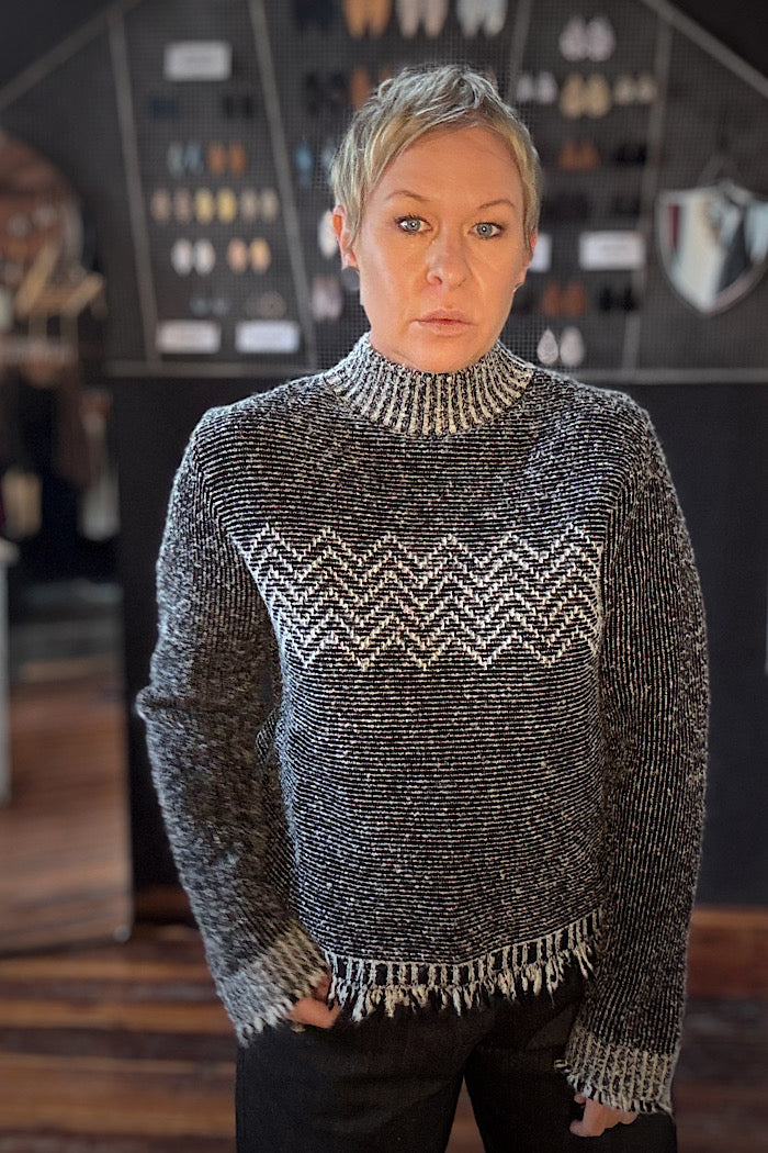 TUSSLE ME SWEATER - MONO